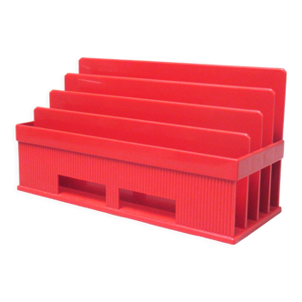 Lynx mail rack in red plastic