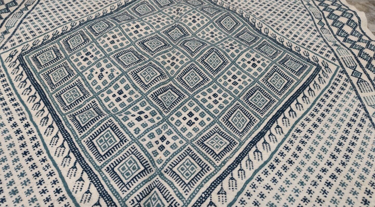 Blue and white hand-woven margoum rug