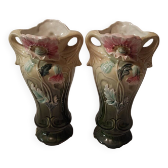 Paire de vases en barbotine