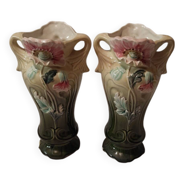 Paire de vases en barbotine