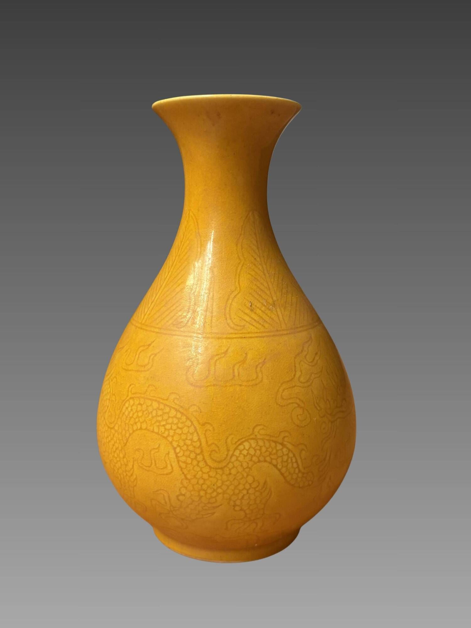 Monochrome yellow incised porcelain vase - China Qing Dynasty