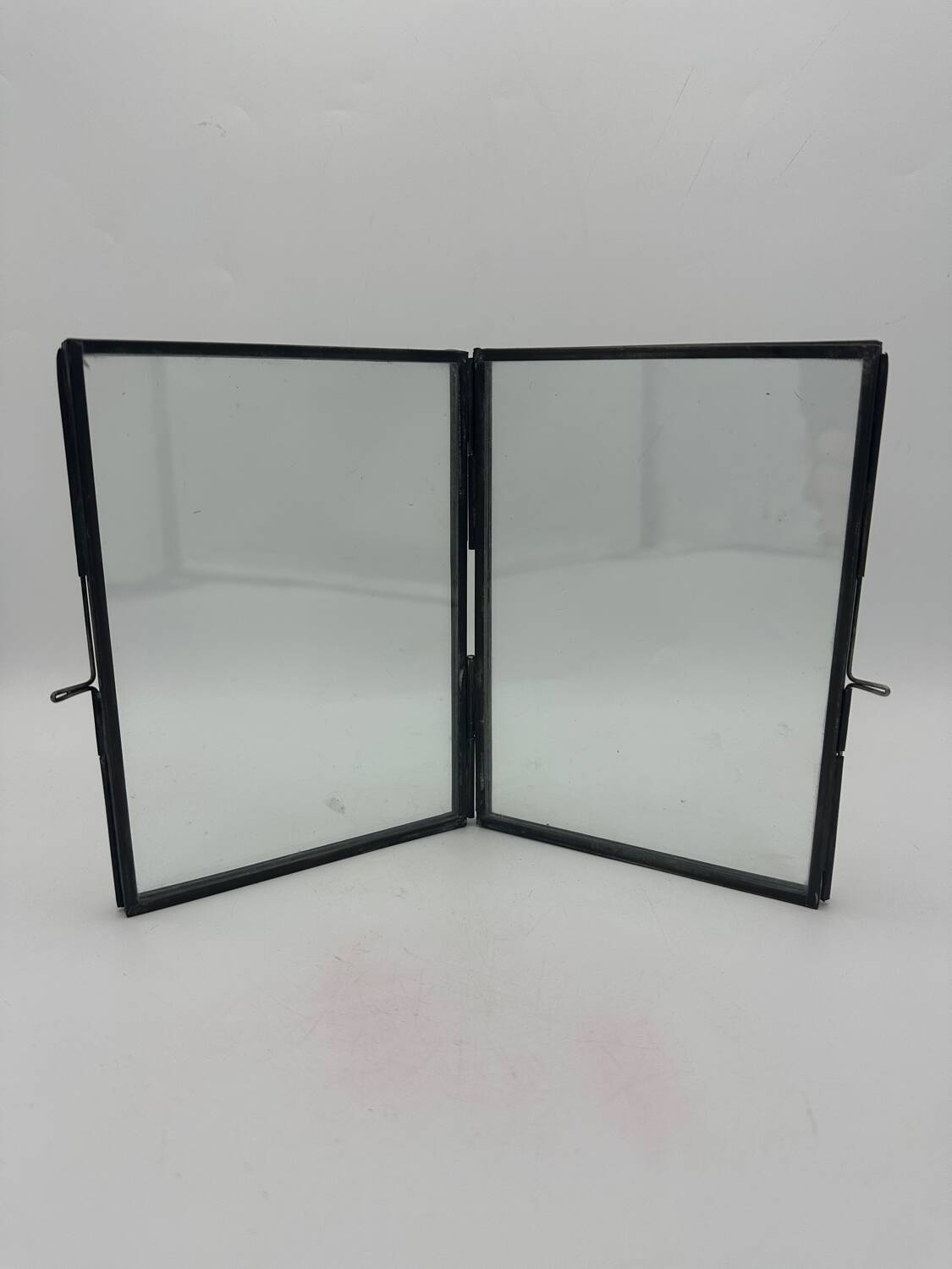 Showcase photo frame