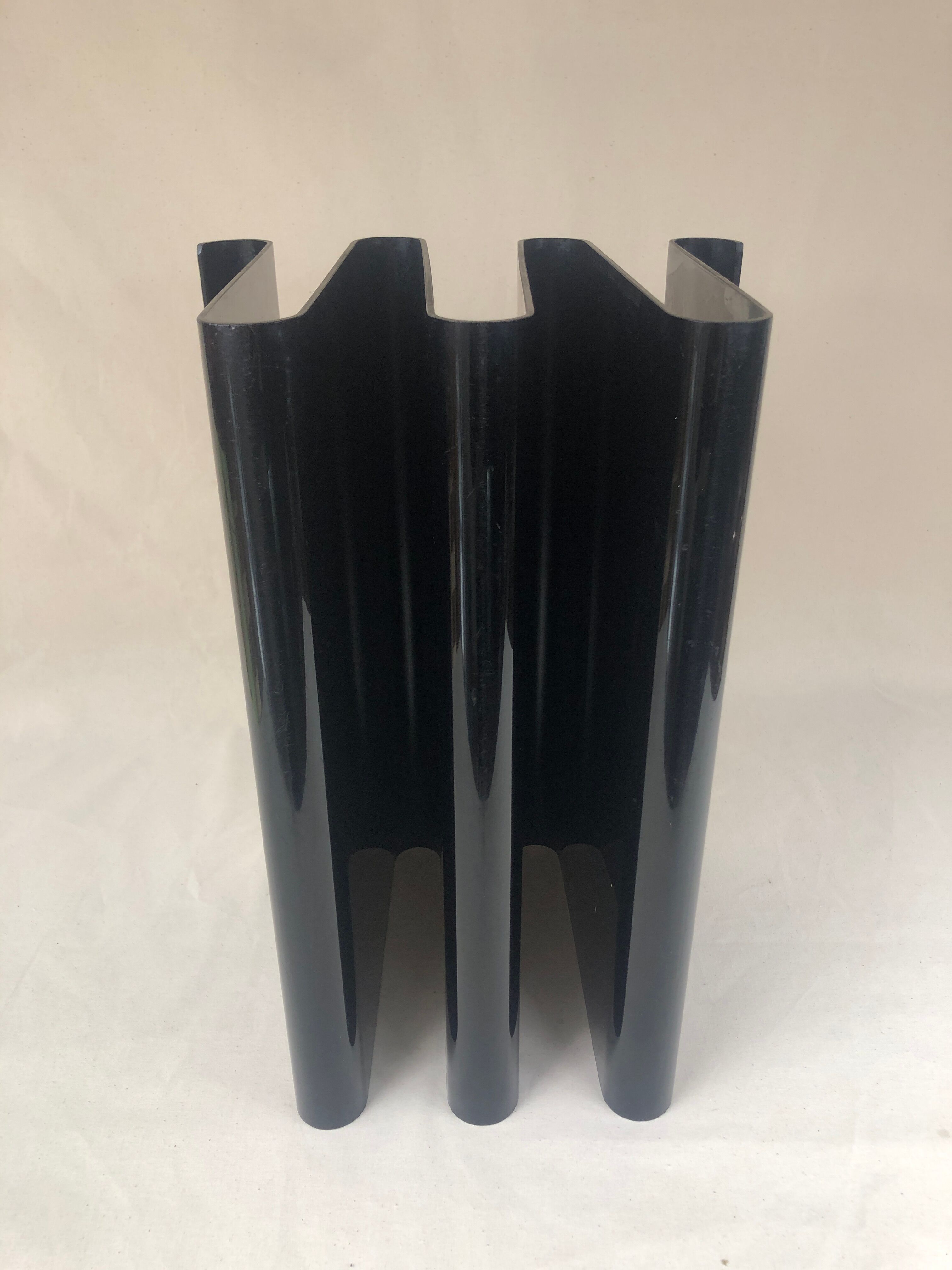 Vinyl door / black plexiglass magazine holder