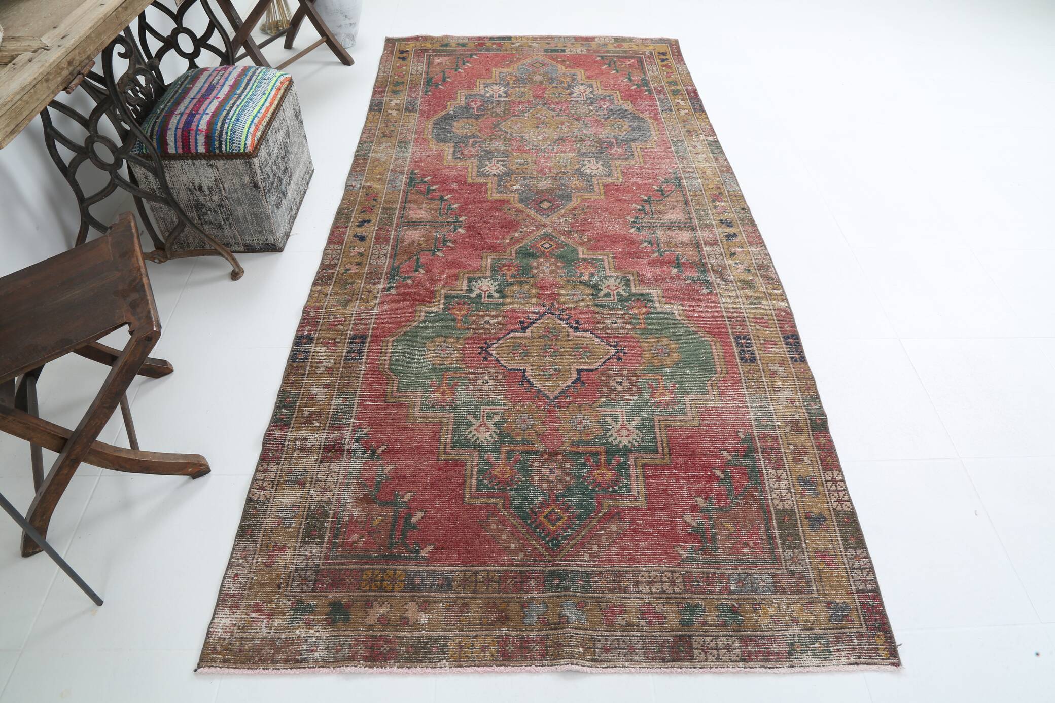4x9 Shades Of Red & Green Oriental Turkish Vintage Rug, 134x284Cm