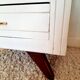 Chiffonnier/ Commode haute ancienne patinée blanc pieds compas