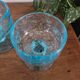Coupes bleu en verre bullé