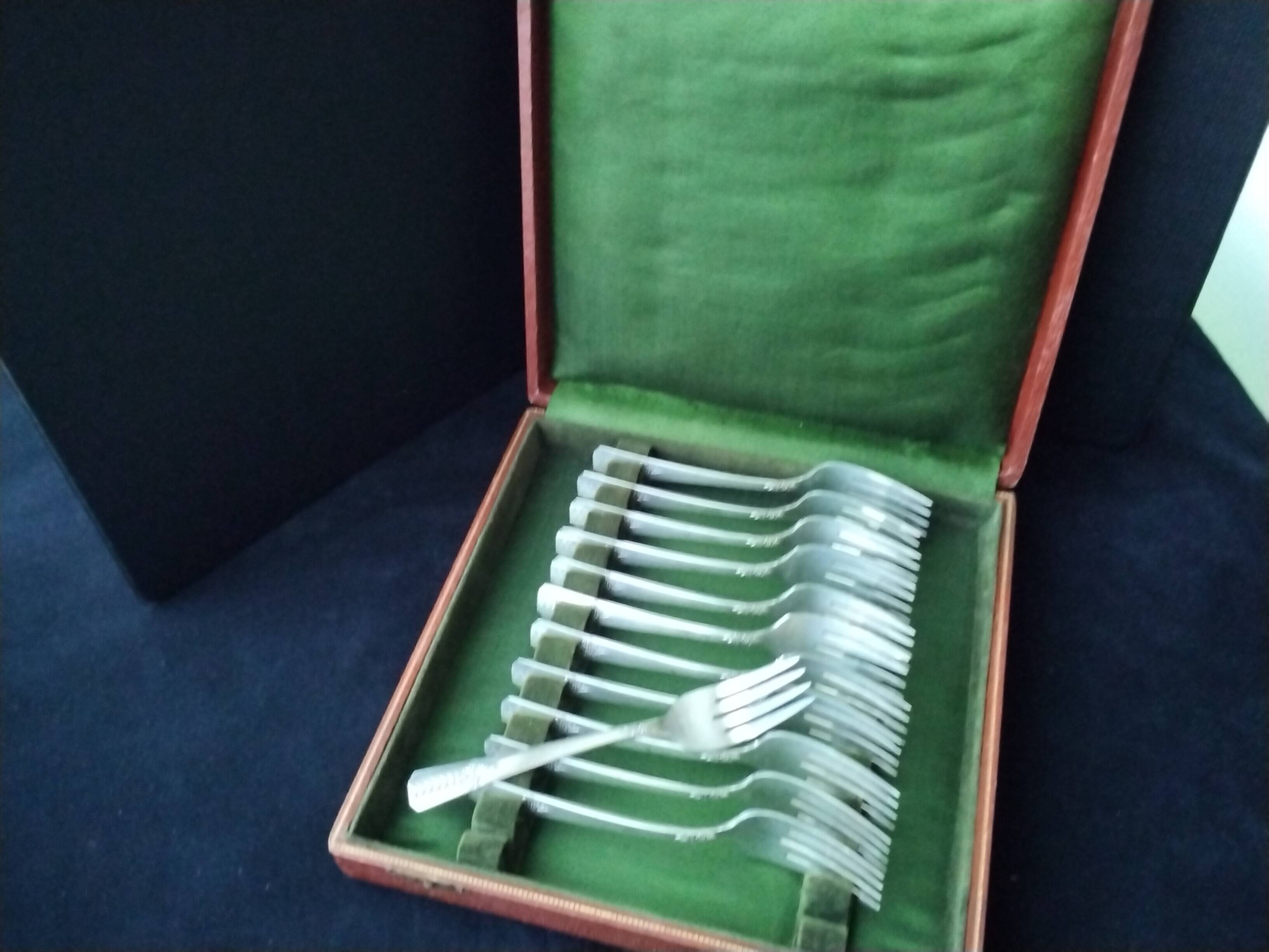 Set of 12 Silver Plate Vernon Pattern Romfort Cake Forks 1939