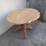 Solid wood pedestal table