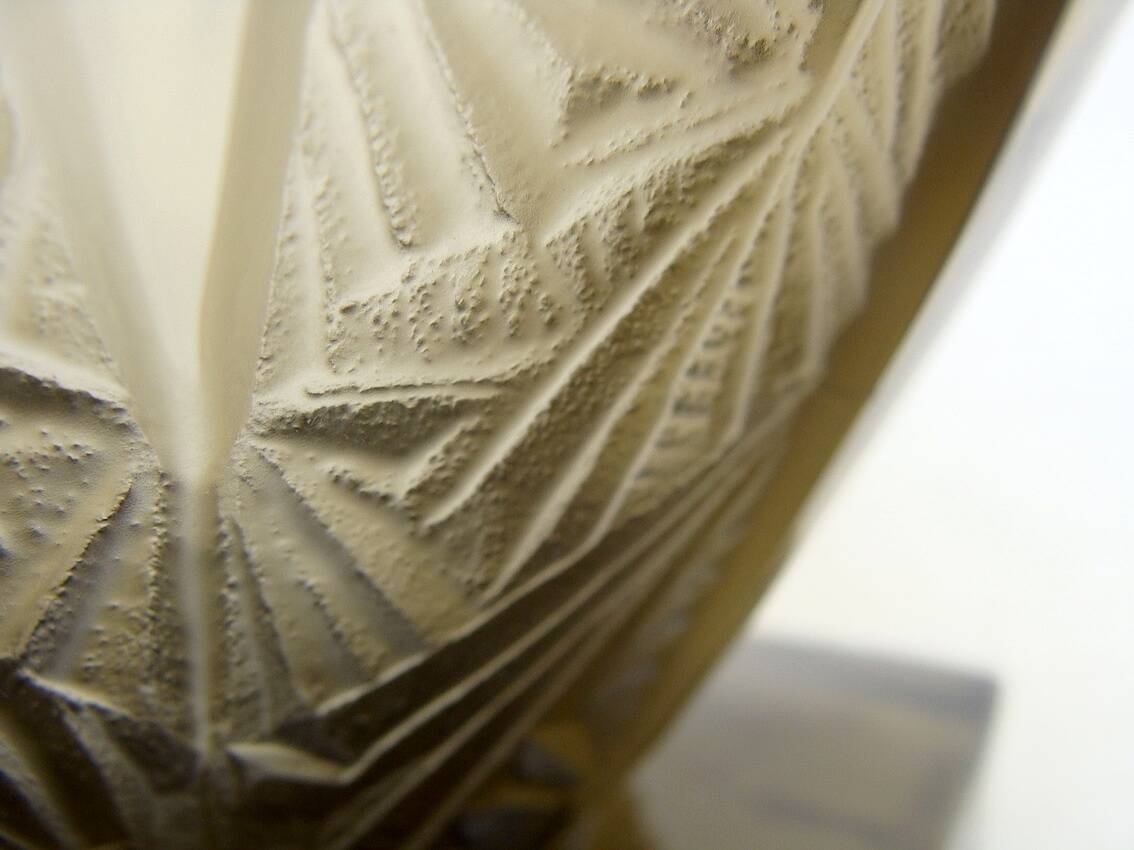 Coupe Art Déco en verre fumé à motifs géométriques