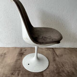 Pair of tulip chairs by Eero Saarinen, Knoll 80
