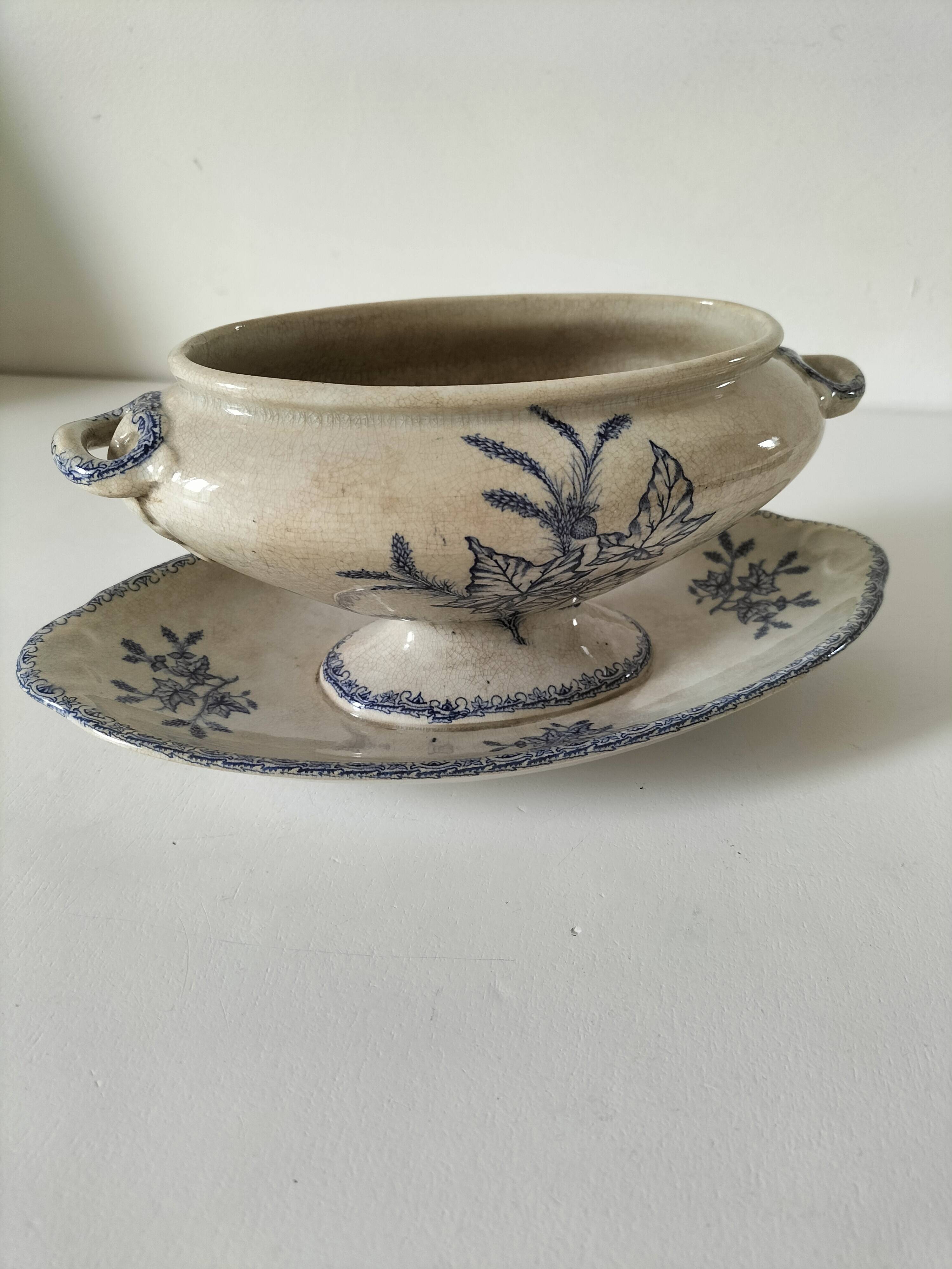 Small vegetable dish on a stand HB Choisy-le-Roi decoration Pine late 19th century