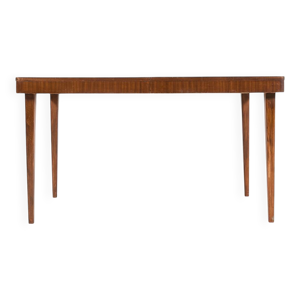 Table scandinave moderne - milieu
