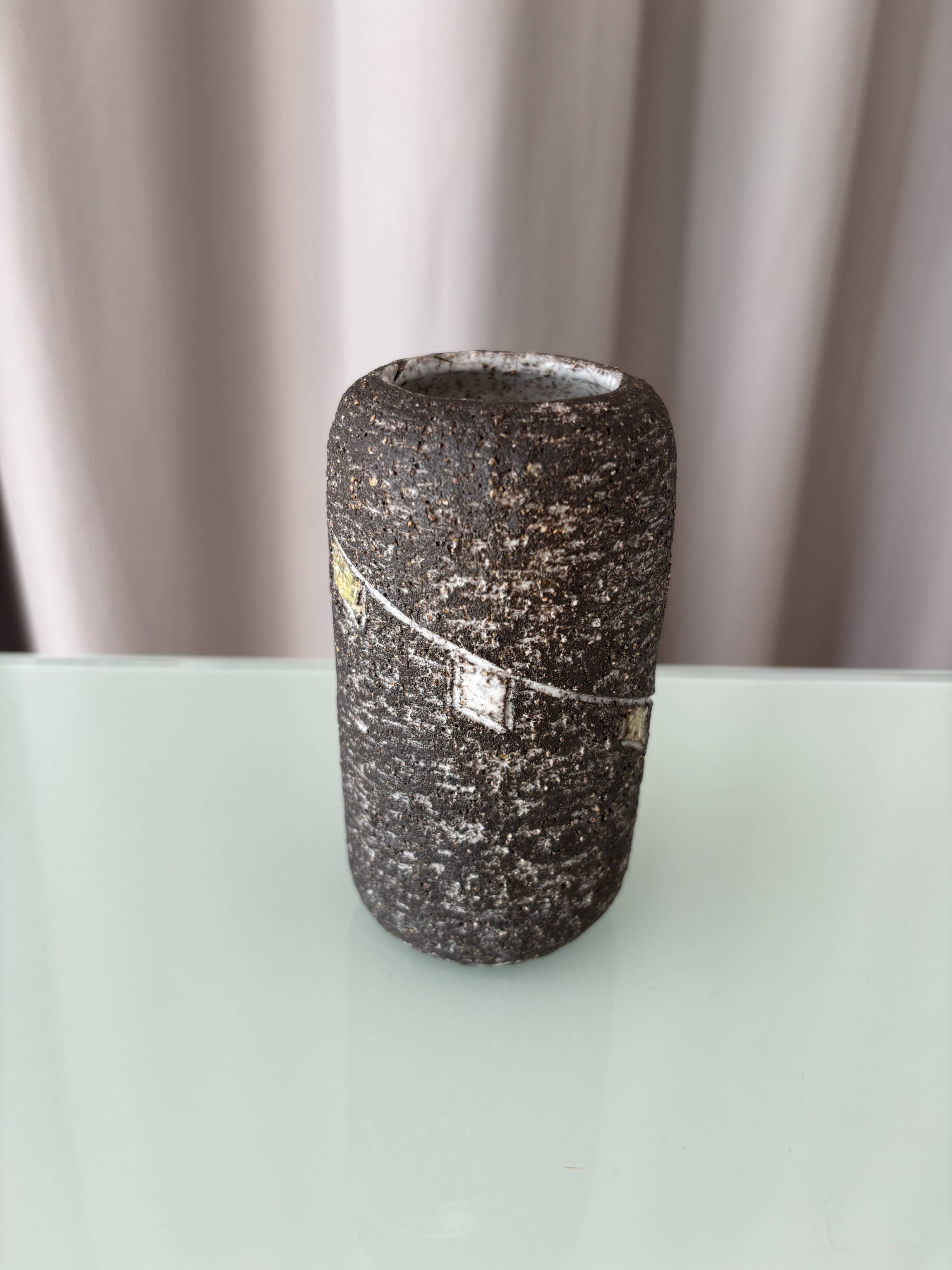 Small brutalist vase Fat Lava – Westraven Utrecht