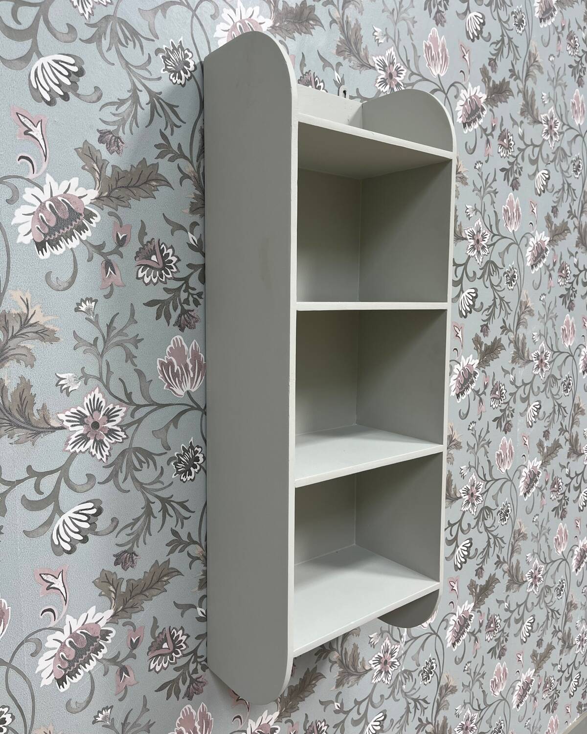 70s vertical shelf to hang