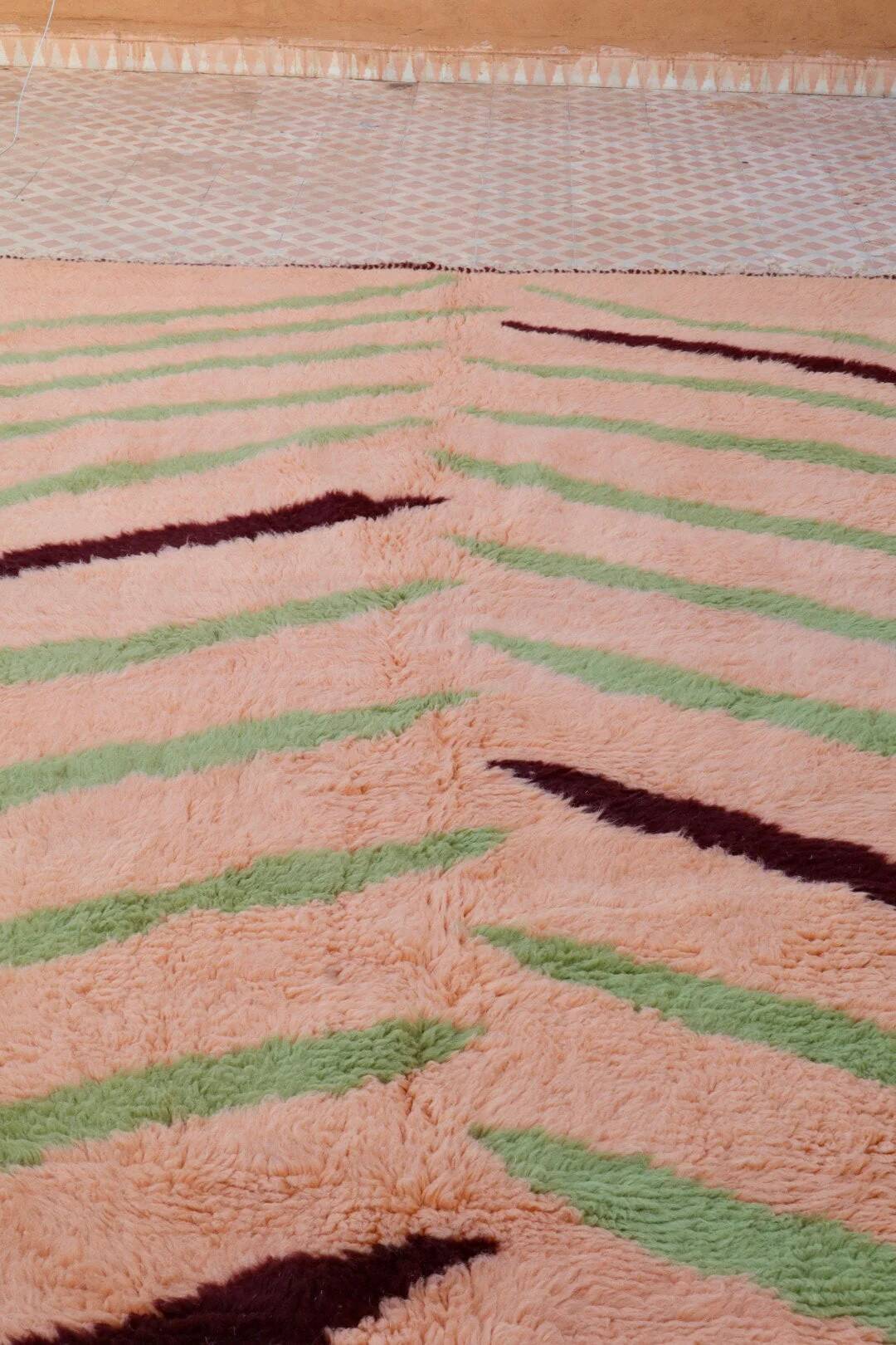 Colourful Berber rug with tiger patterns - 320 x 200 cm