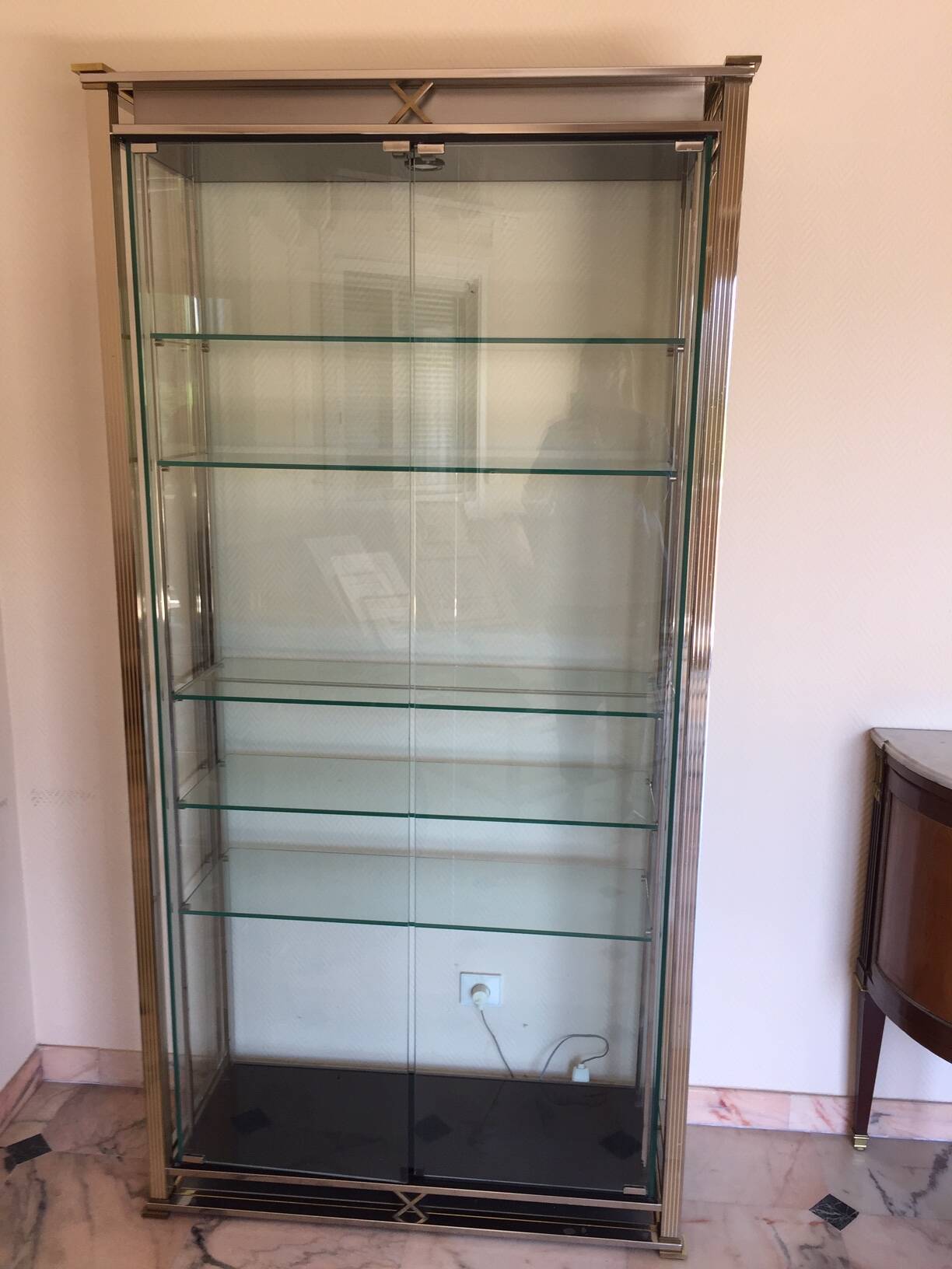 2 matching display cabinets