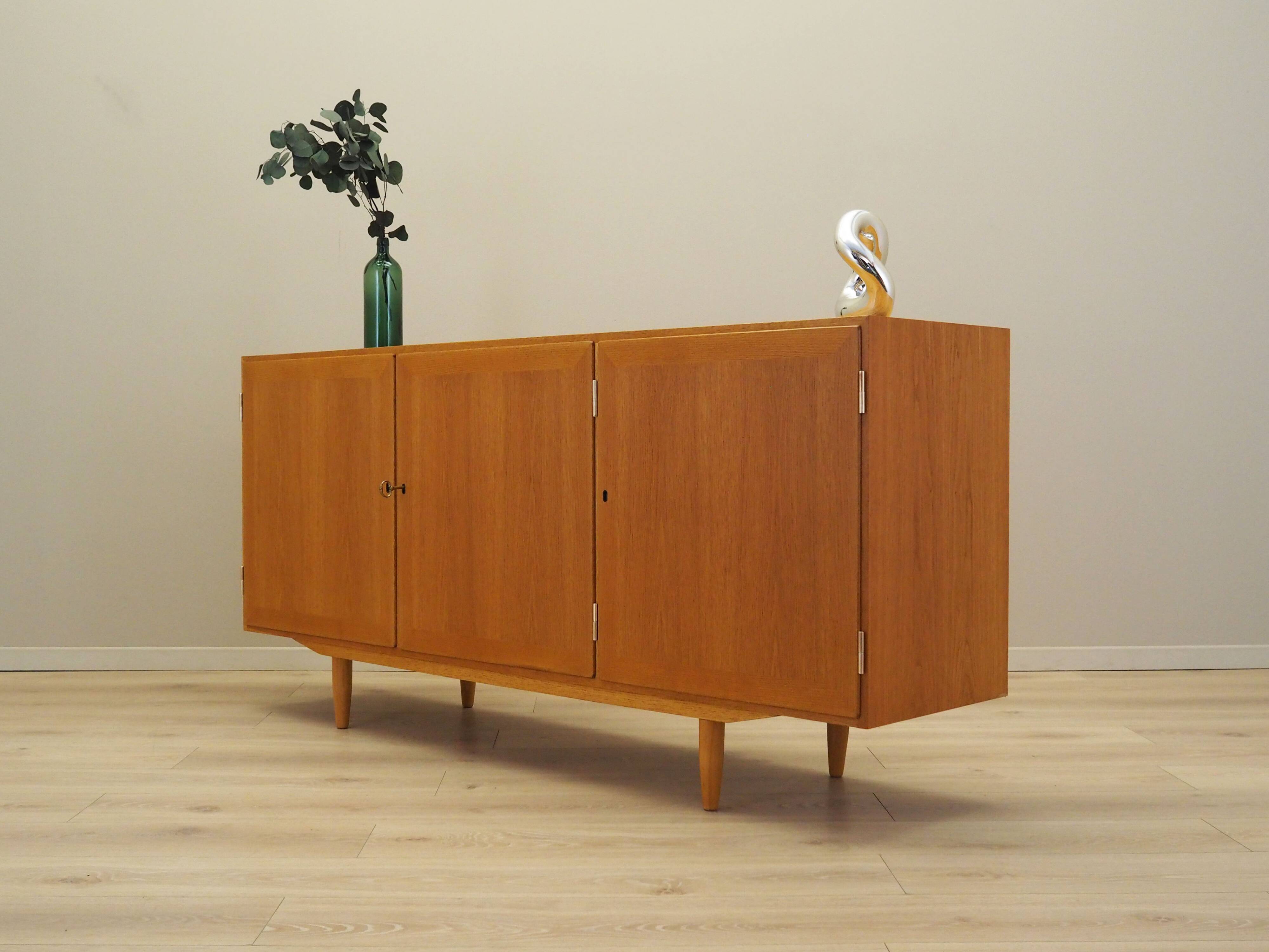 Buffet en frêne, design danois, années 1970, designer : Carlo Jensen, production : Hu