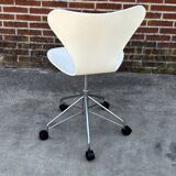 Vintage Desk Chair 3117 by Arne Jacobsen for Fritz Hansen in White