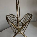 Porte revues 1960 faux bambou en fer battu doré travail italien