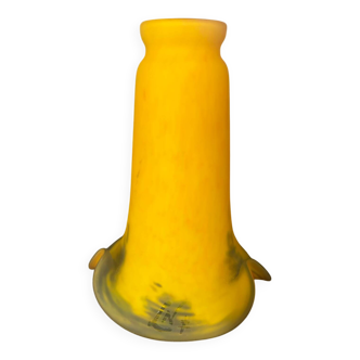 Glass paste tulip