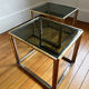 Paire de gueridon / bouts de canapé / chevets, chrome et doré, 1970s
