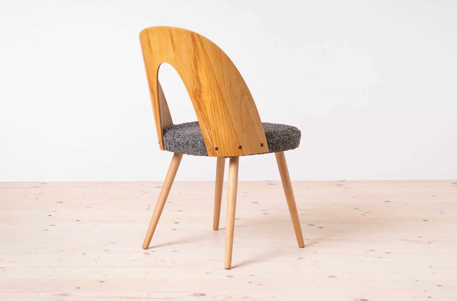 Dining table and 4 chairs by Antonin Šuman, restored.