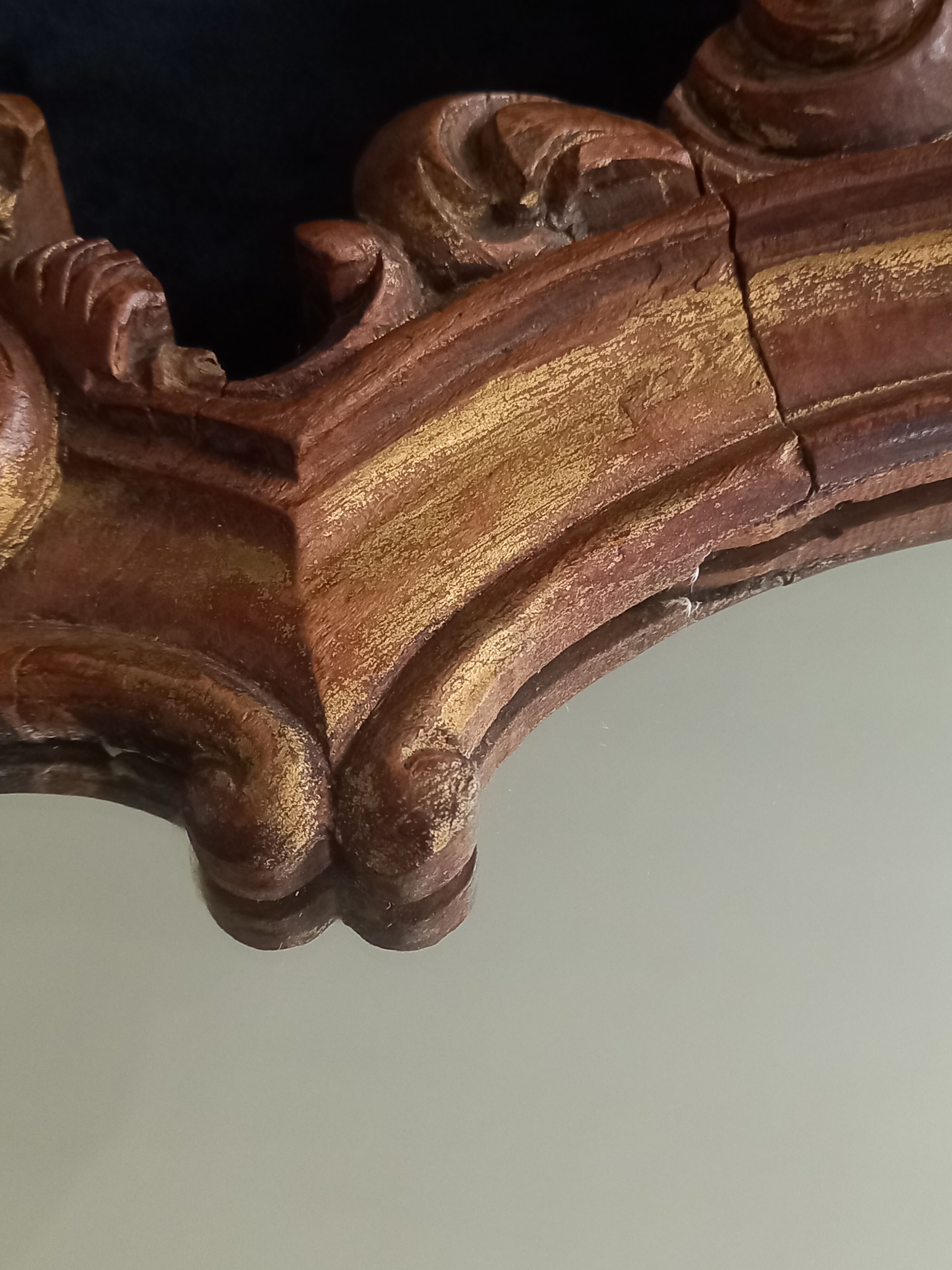 Mirror baroque style in carved walnut – late 19th