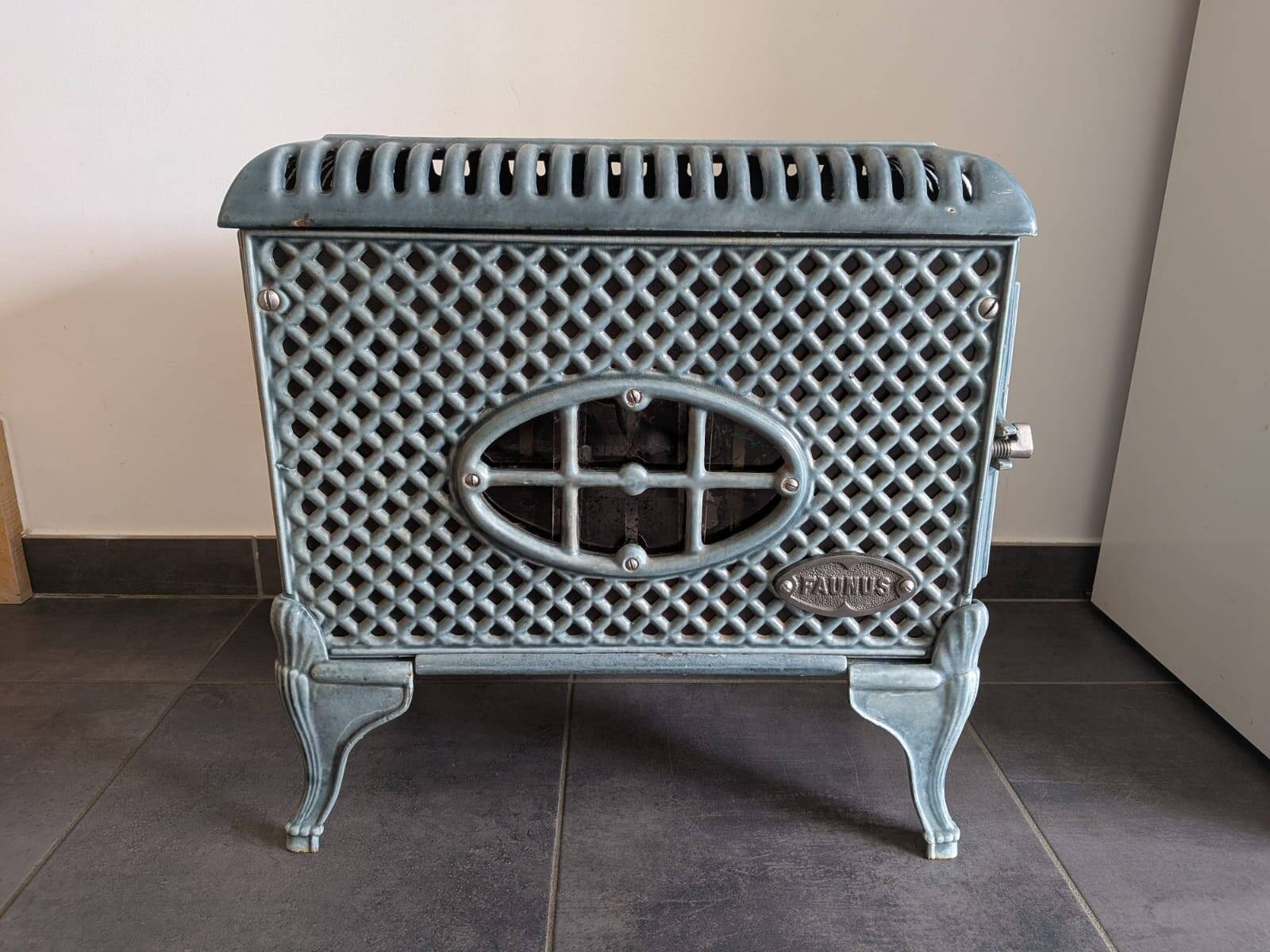 Antique enamelled cast iron stove "Faunus" – renovated