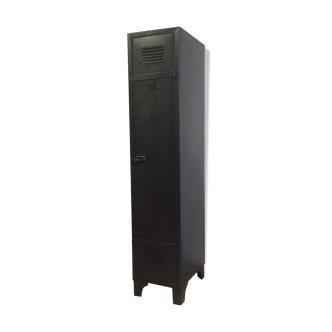 Steel industrial cloakroom with metal base