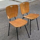 2 chaises d'atelier en bois et acier noir années 1950