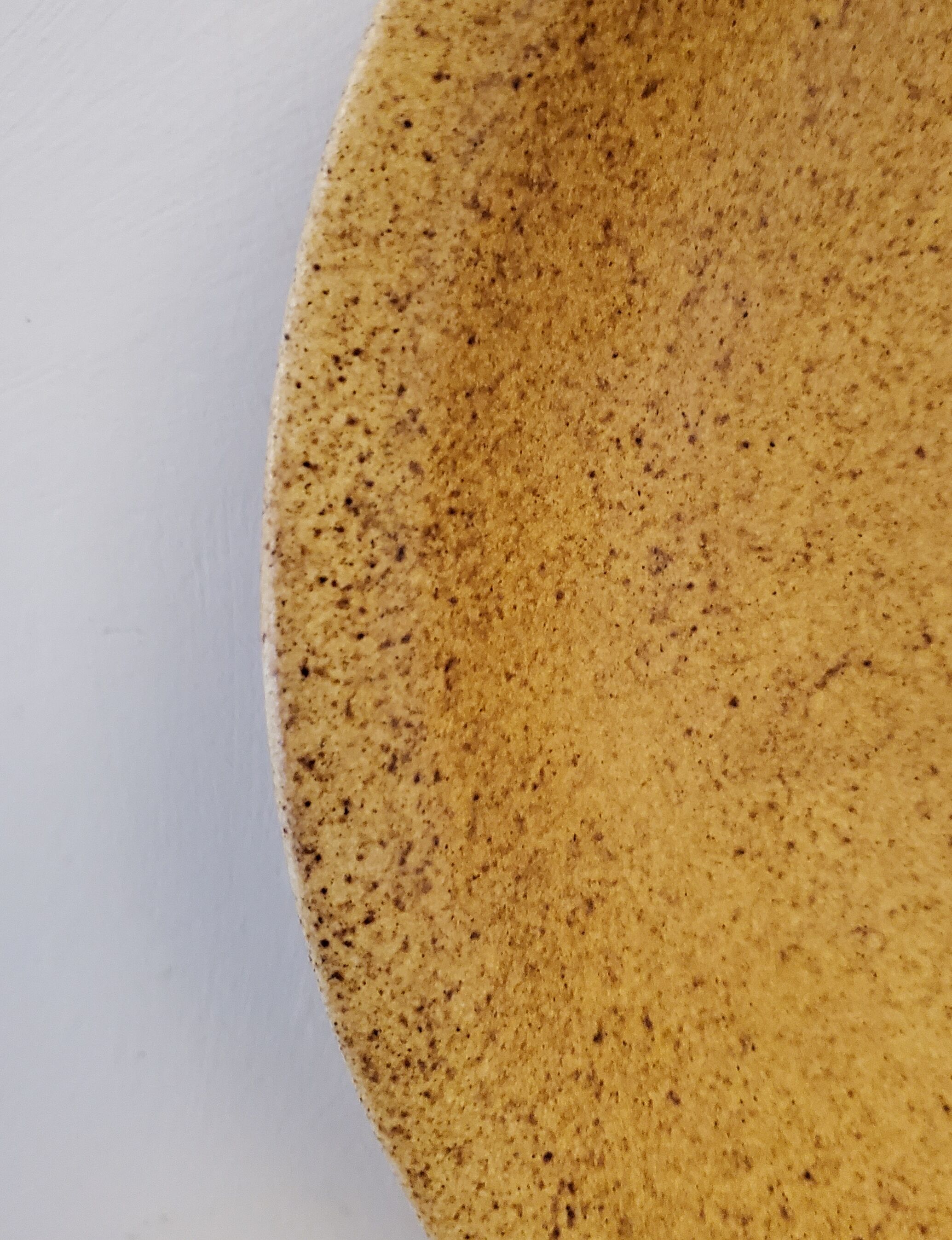 Round sandstone dish