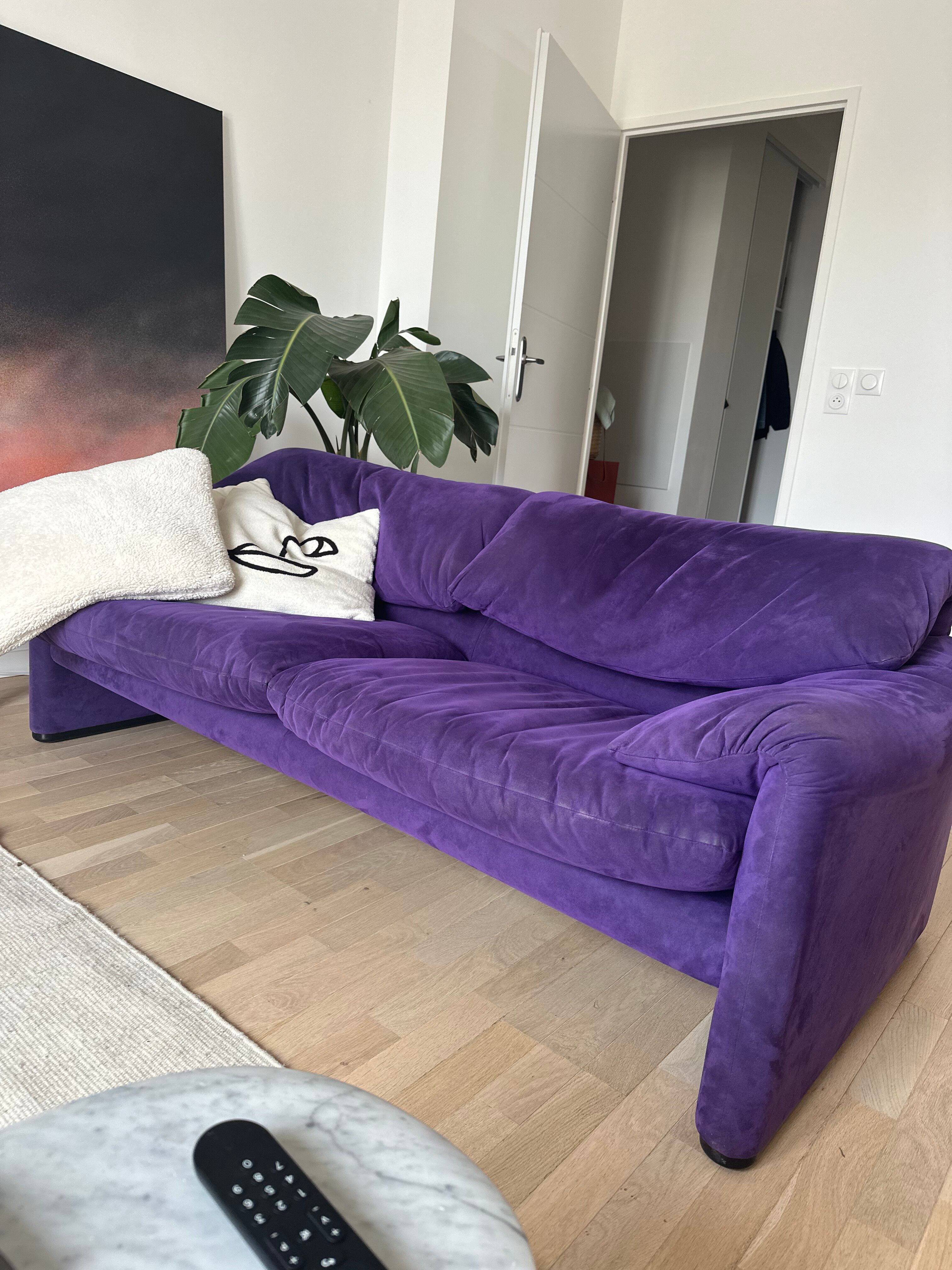 Cassina Maralunga 2 Alcantara purple