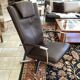 Fauteuil pivotant en cuir chocolat
