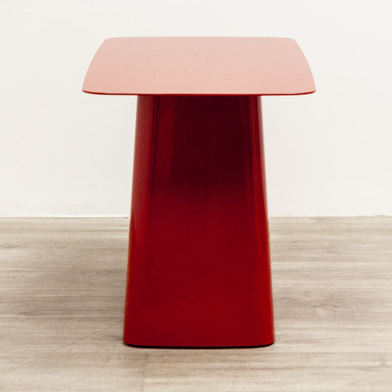 Red coffee table Vitra metal side table