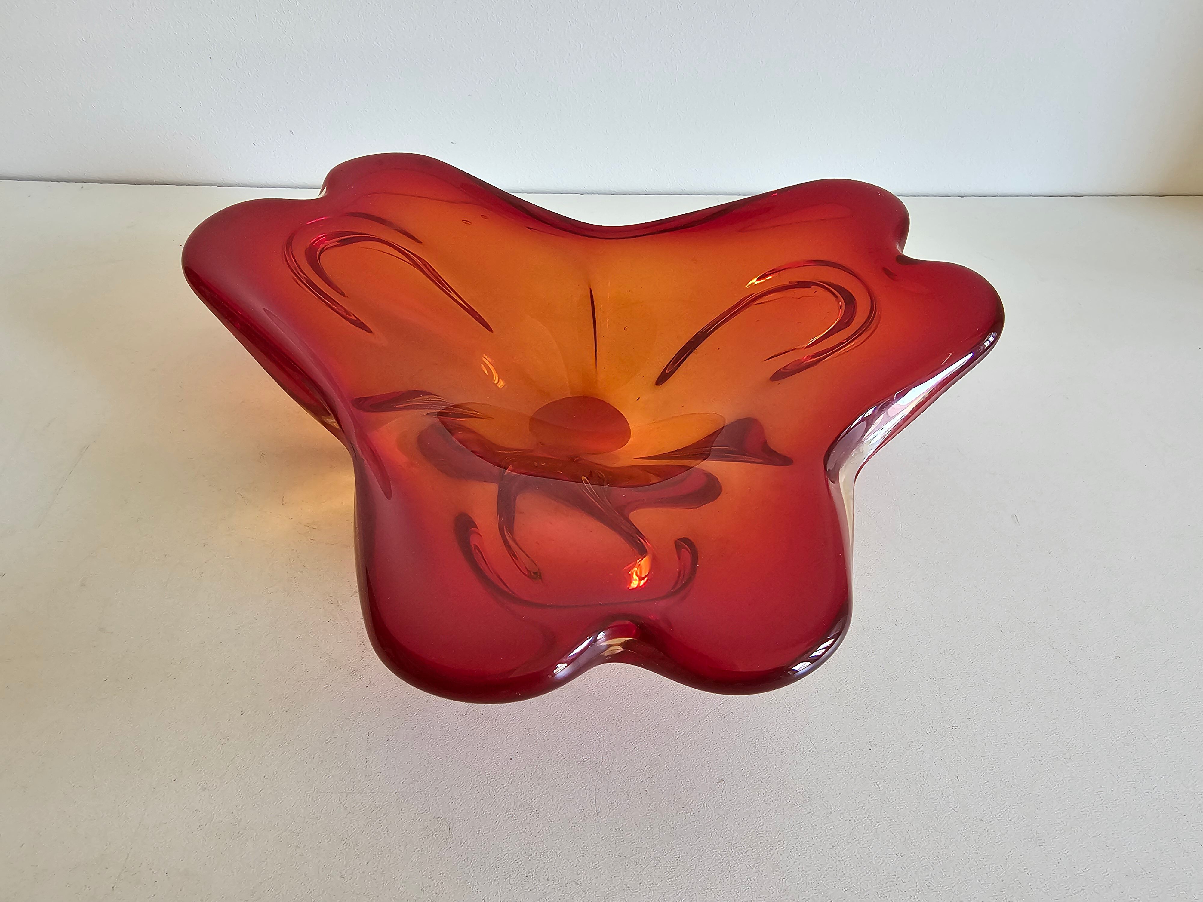 Transparent orange glass bowl in the Murano Sommerso style, 24cm.