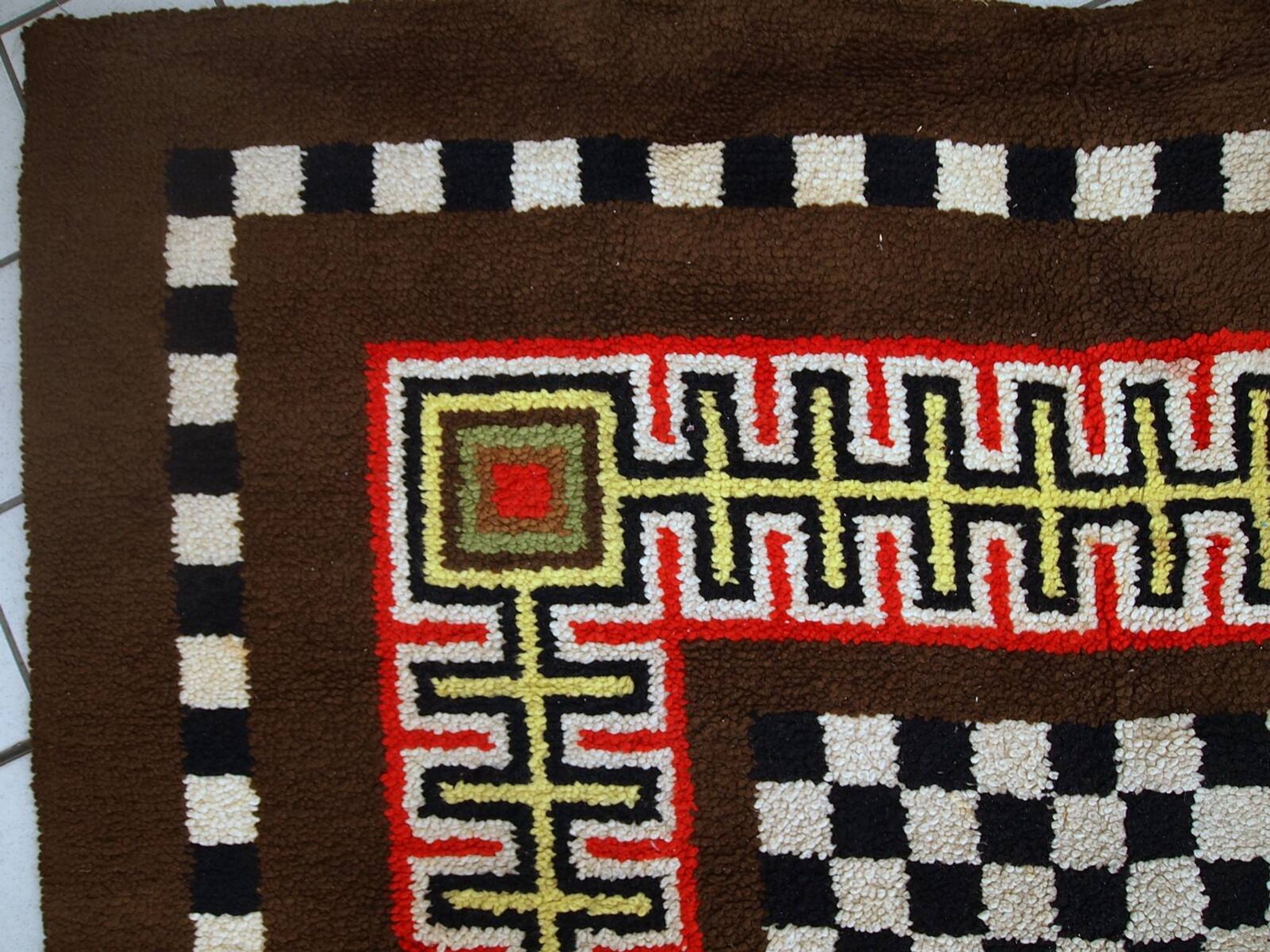 Tapis Moderne Vintage Français, Années 1960, Élégance et Design Unique