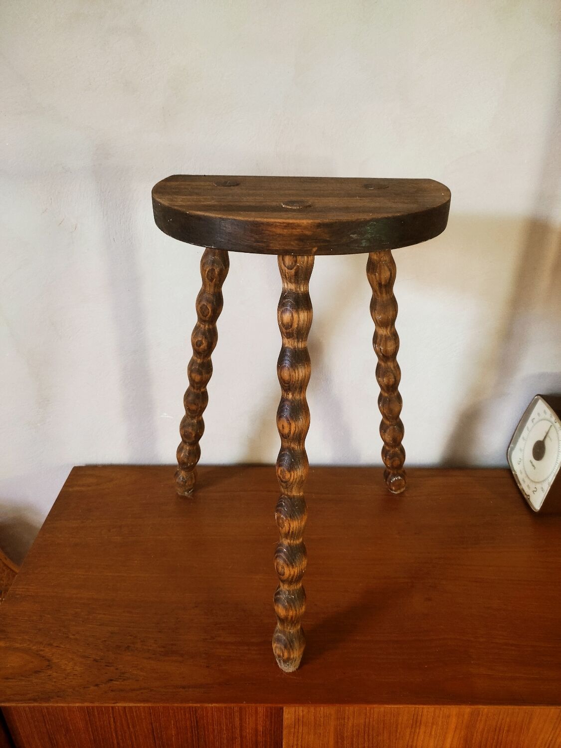 Stool, plant holder with beaded feet
