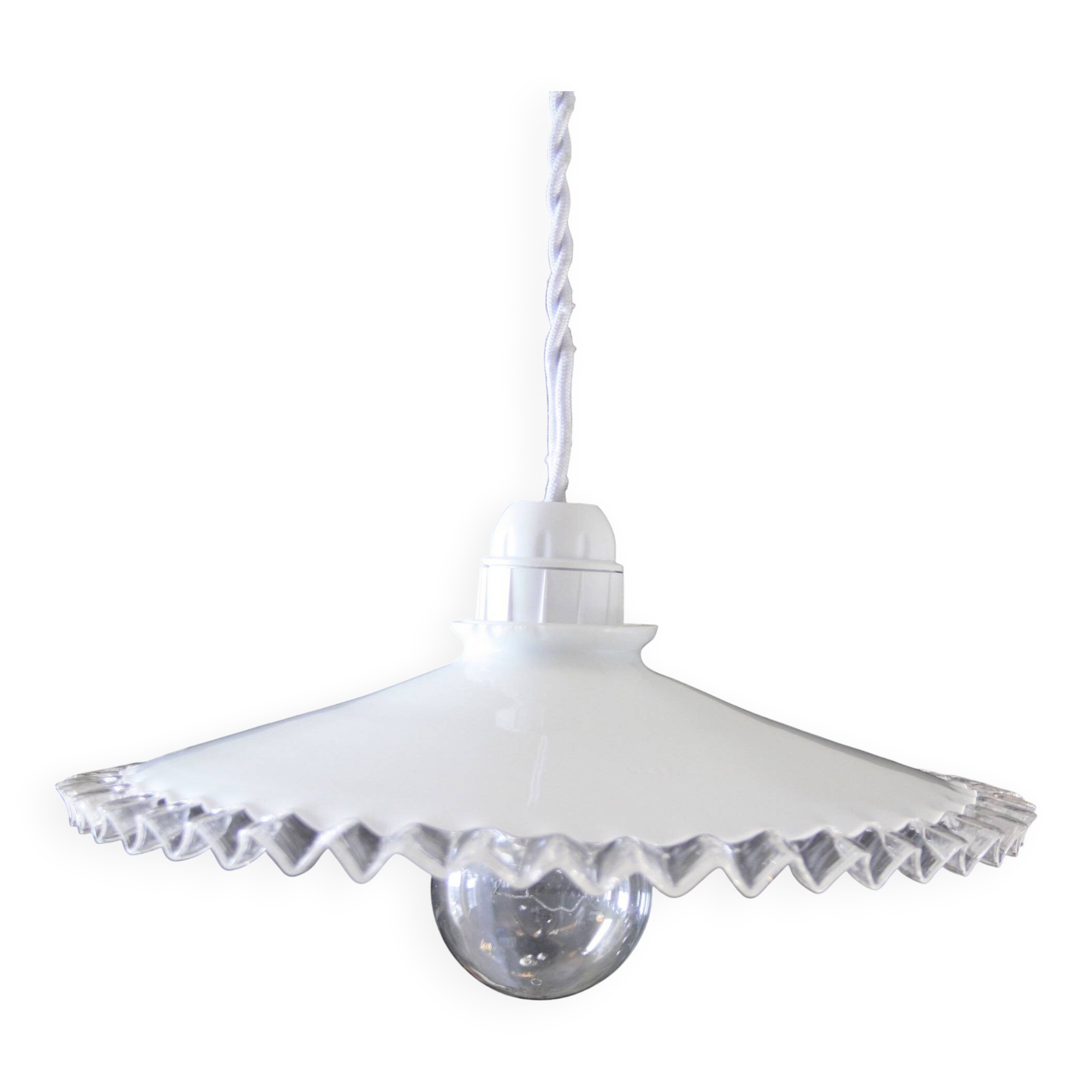 Suspension en opaline dentelée