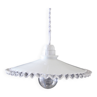 Pendant in serrated opaline