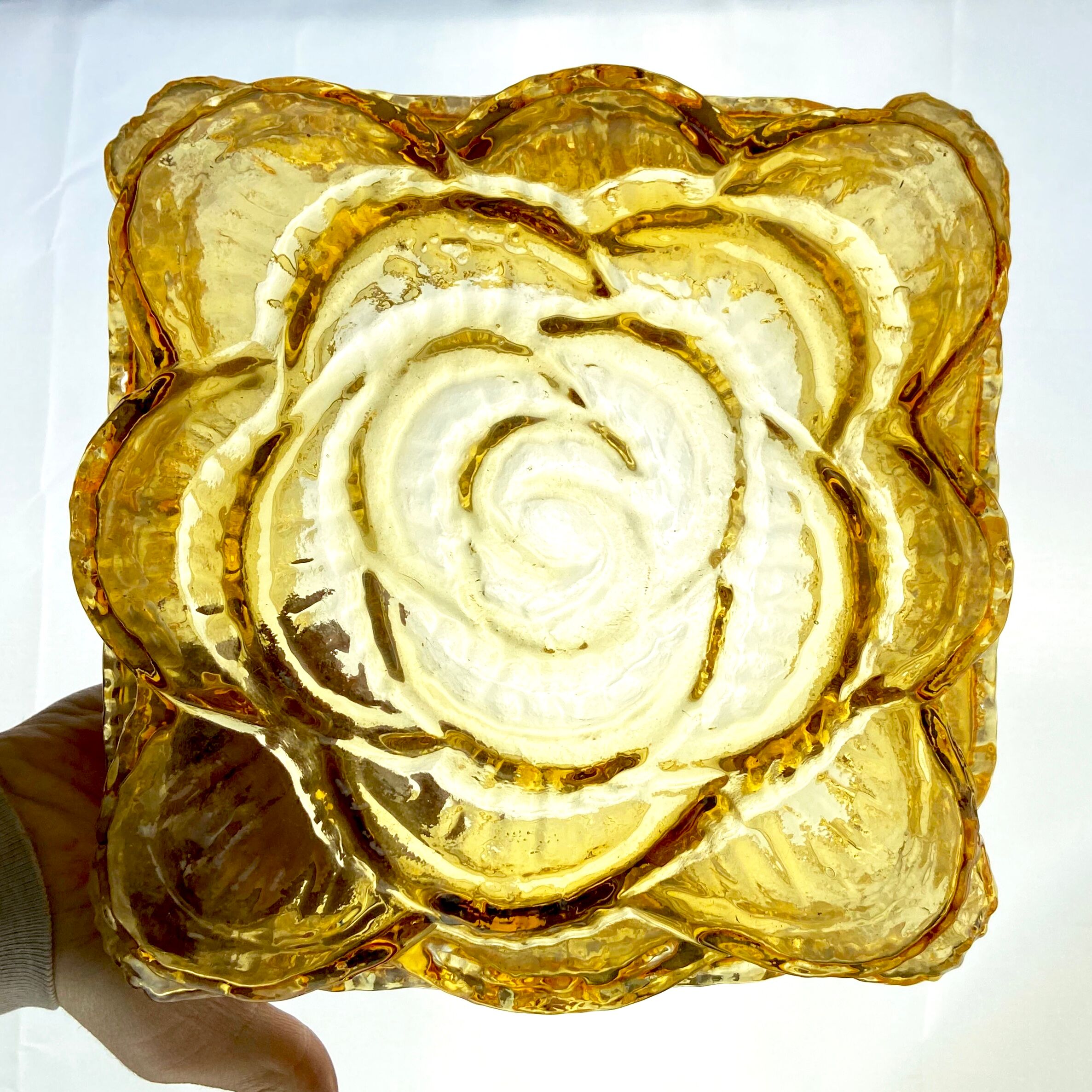 Plafonnier carré en verre jaune motif floral - 23 x 23 cm