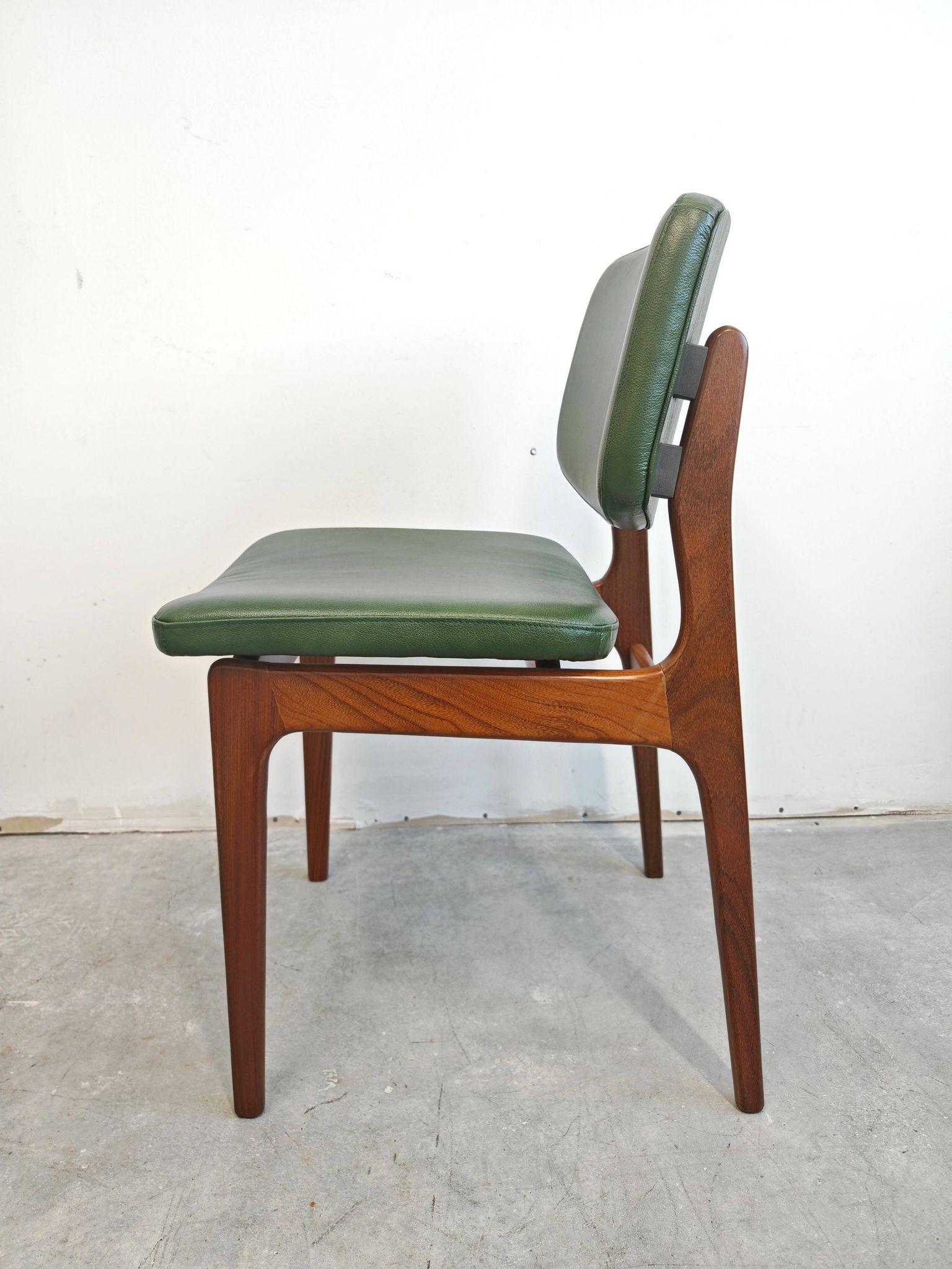 Mid-Century Modern dining chair in teak and leather, Denmark 1960s