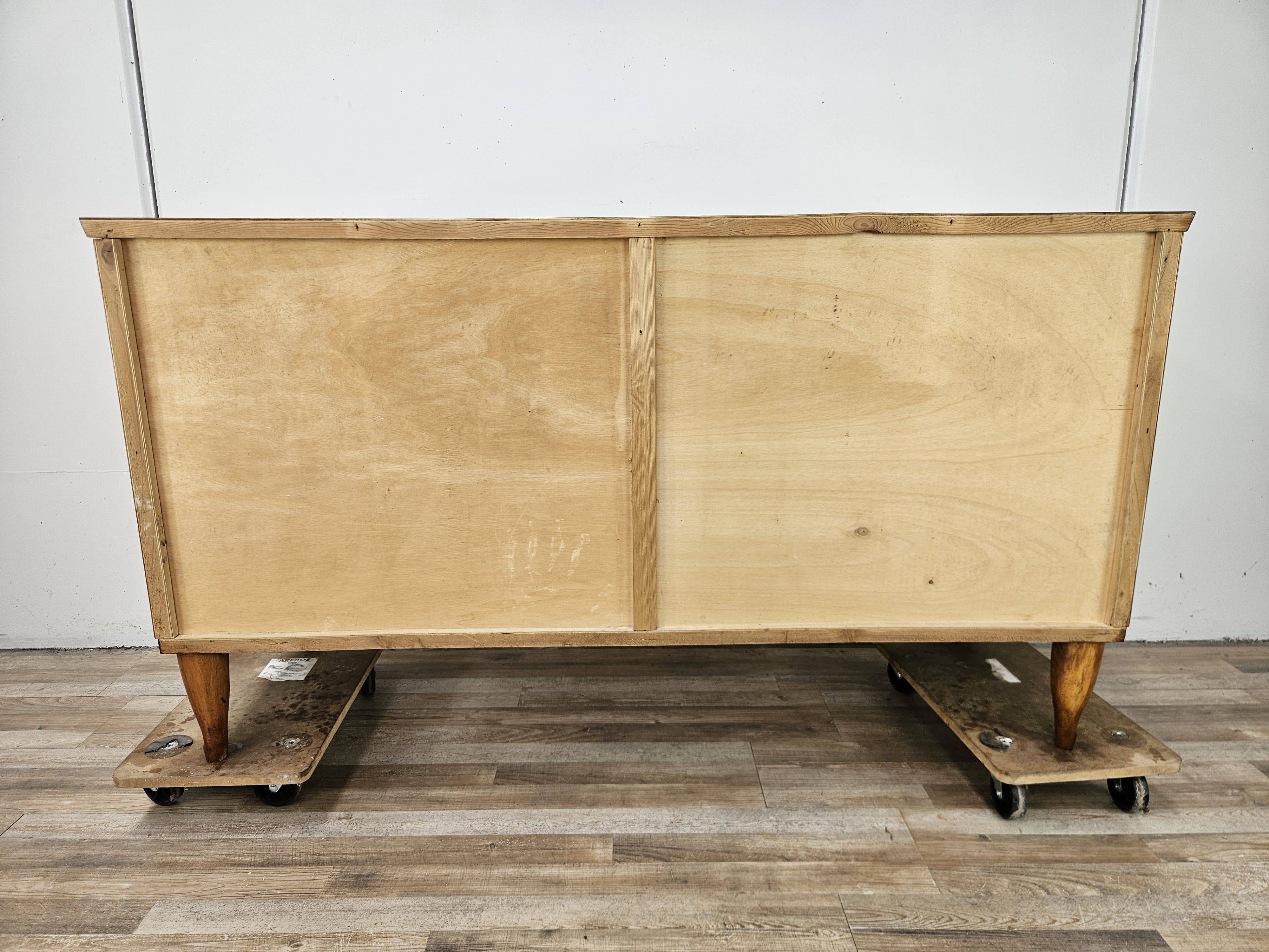1950s Art Decò walnut burl and brass chest of drawers