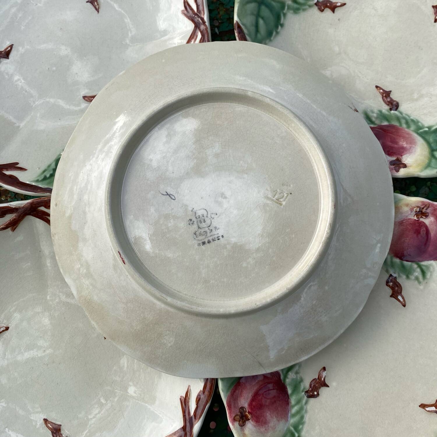 Dessert plates in Choisy le Roi slipware