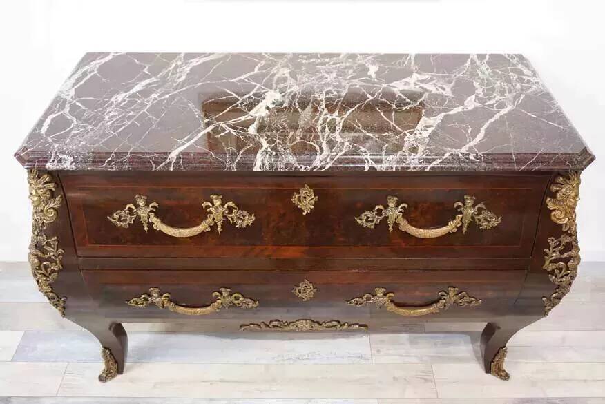 Antique chest of drawers in mahogany, Amboyna burl, red marble and bronze