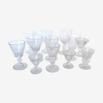 Lot de 12 verres anciens