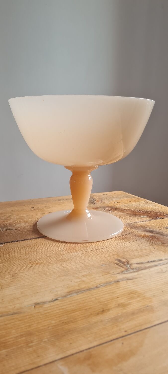 Cup in nude milky opaline