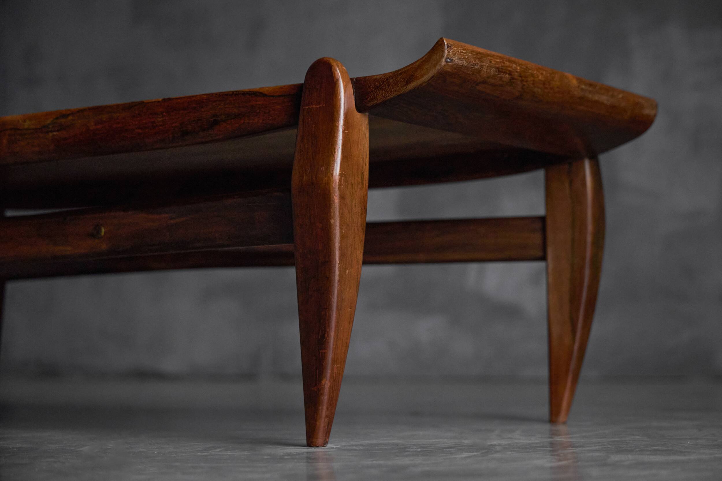 Table basse moderne brésilienne de Jean Gillon, Brésil, années 1960