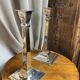 Paire de grands bougeoirs design en aluminium