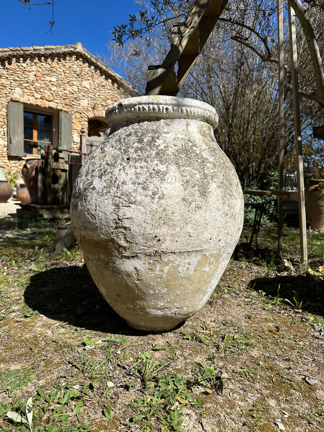 Large ancient pottery jar in terracotta from the 18th century.