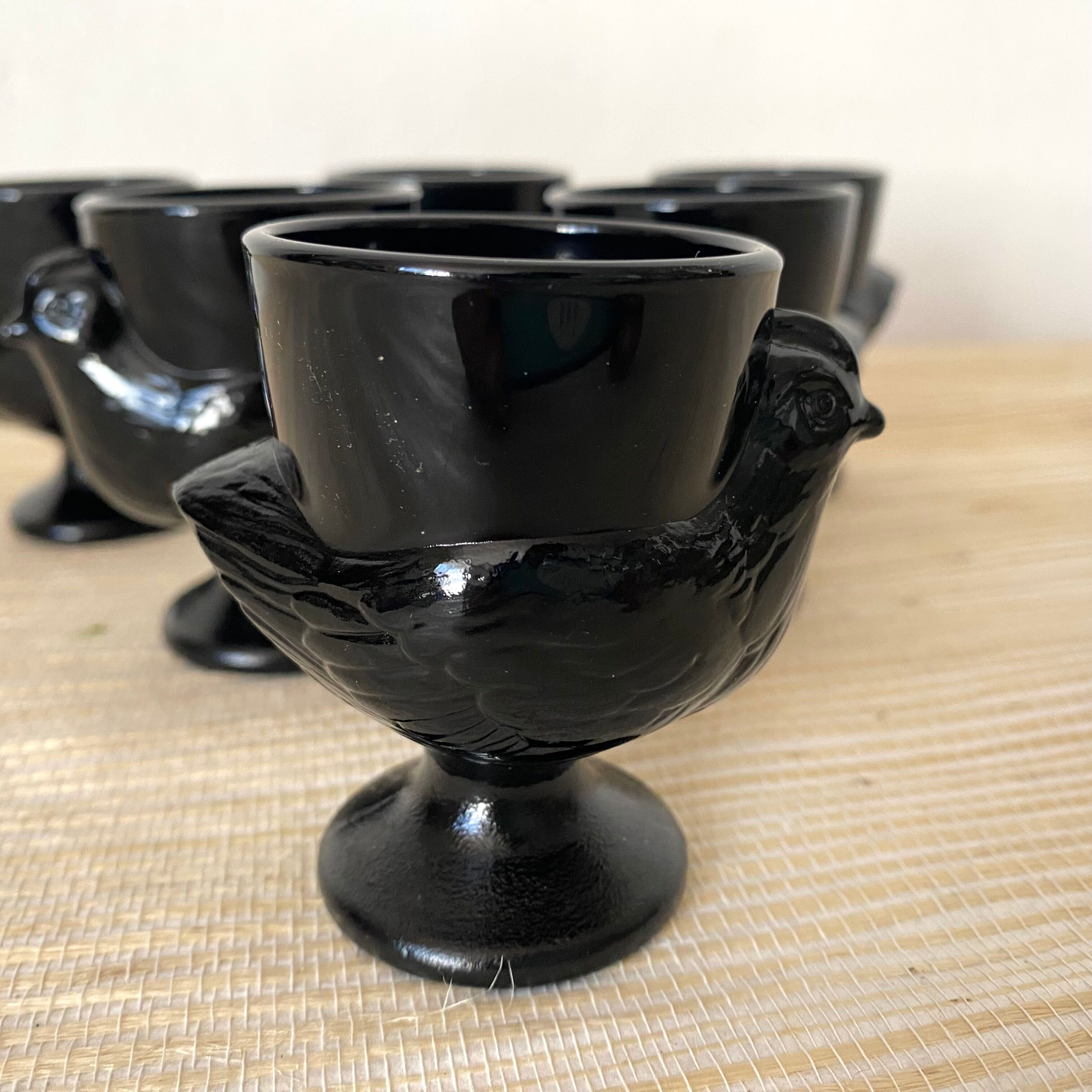 Coquetiers hen in black opaline